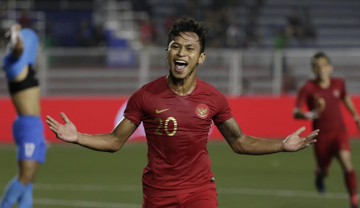 Striker Timnas Indonesia U-22, Osvaldo Haay, merayakan gol yang dicetaknya ke gawang Singapura U-22 pada laga SEA Games 2019 di Stadion Rizal Memorial, Manila, Kamis (28/11). Indonesia menang 2-0 atas Singapura. (Bola.com/M Iqbal Ichsan)