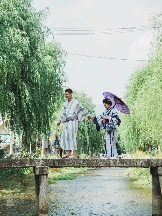 Momen bulan madu Putri Titian dan Junior Liem. (Foto: Instagram/putrititian)