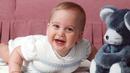 Foto ini diambil saat Prince William berusia 8 bulan, yakni tahun 1982. Ia sedang menunjukkan giginya yang baru saja tumbuh! (Cosmopolitan)