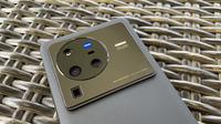 Modul kamera Vivo X80 Pro. (Liputan6.com/ Yuslianson)