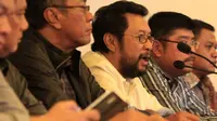 Yorrys Raweyai memberikan keterangan  pers di Jakarta, Selasa (7/4/2015). Partai Golkar pimpinan Agung Laksono siap menggelar Rapat Pimpinan Nasional (Rapimnas) I Partai Golkar di Jakarta pada Rabu (8/4/2015). (Liputan6.com/Johan Tallo)