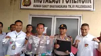 Polrestabes Palembang menangkap pelaku pembobol rumah di Kota Palembang Sumsel (Liputan6.com / Nefri Inge)