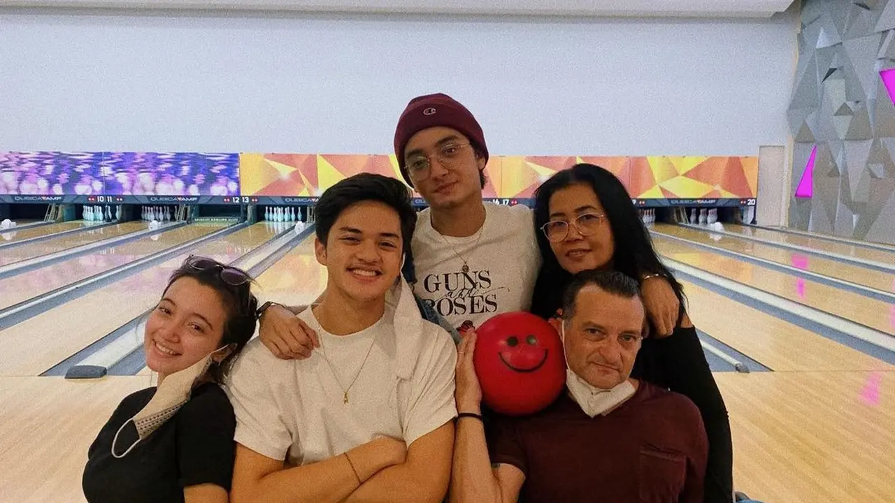 6 Momen Keluarga Megan Domani Main Bowling Bareng Jeremie Moeremans, Makin Dekat