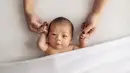 Baby Izz pun tampaknya tak kesulitan ketka harus berpose di depan kamera. Lihat saja wajahnya yang menggemaskan ini. (instagram.com/indpriw)
