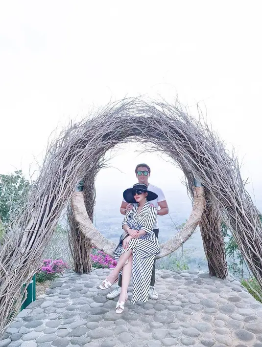 Syahrini dan Reino Barack (Instagram/princessyahrin)