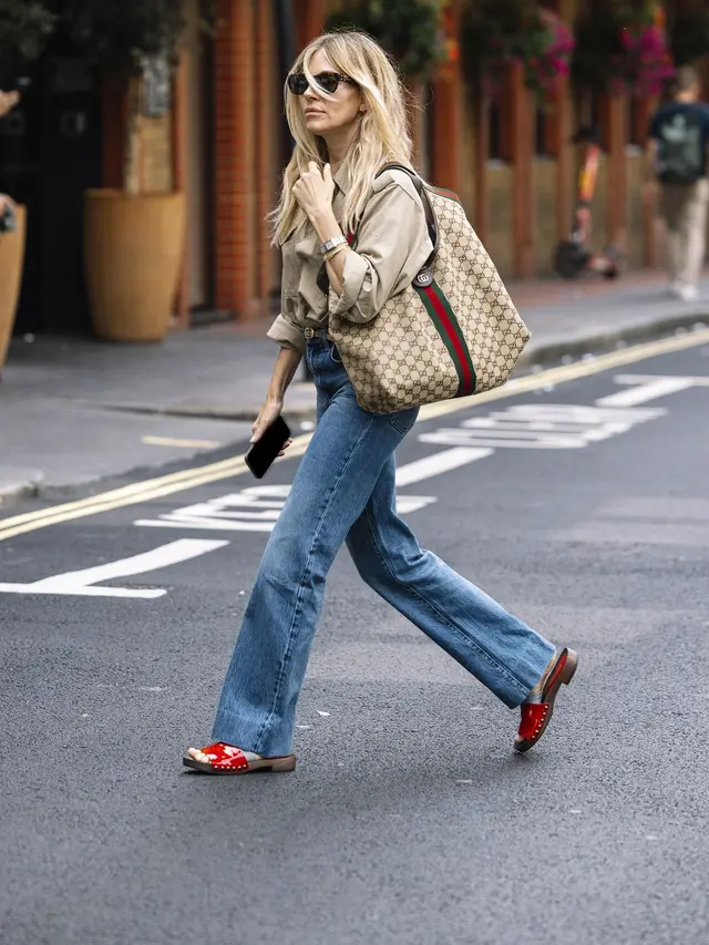 Gucci Giglio, Era Baru Tote Bag yang Dipakai Dakota Johnson hingga Suki Waterhouse