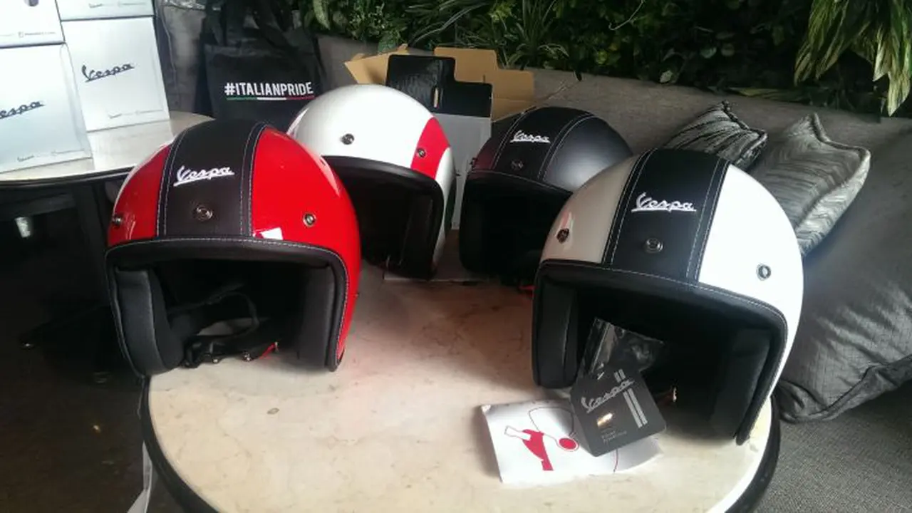 Piaggio Indonesia Jualan Helm Vespa, Berapa Harganya?  