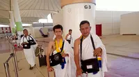 Kain ihram putih yang membalut tubuh Rahmat tak dapat menyembunyikan statusnya sebagai seorang remaja. Badannya masih terlihat lebih mungil dibanding jemaah haji laki-laki lain di kloternya. (Foto:Liputan6/A Nafiysul Qodar)