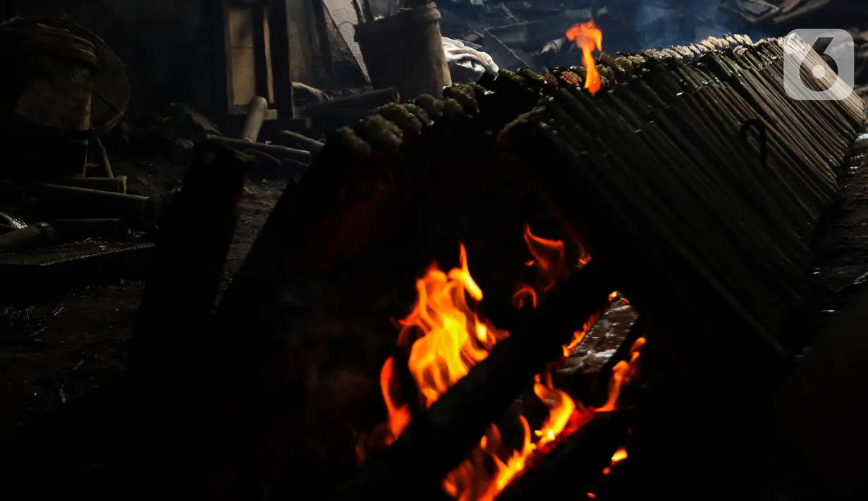 Memiliki cita rasa yang gurih menjadikan Lemang cocok sebagai hidangan berbuka puasa. (Liputan6.com/Herman Zakharia)