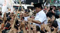 Calon Presiden nomor urut satu Prabowo Subianto menyambangi sejumlah daerah di Jawa Timur. Di Madura Prabowo mendapat dukungan dari para Kyai dan para santri.