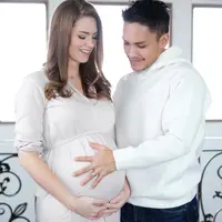 "Aku lihat proses itu (persalinan) sampai bilang ke dia (Chelsey), 'udah satu aja deh kita cukup satu (anak) aja'. Cuma kan kita nggak tau kedepannya gimana, tapi karena di lokasi kita nggak sanggup melihat Chelsey," kata Randy Pangalila. (Instagram/randpunk)