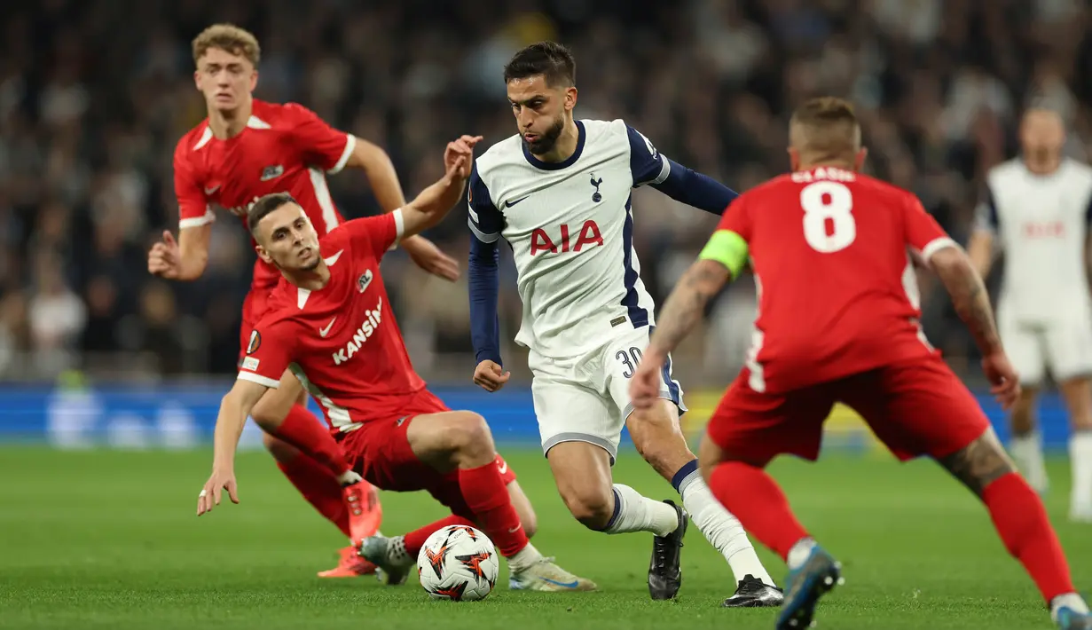 Menjamu AZ Alkmaar, Tottenham Hotspur menang tipis dengan skor 1-0. (AP Photo/Ian Walton)