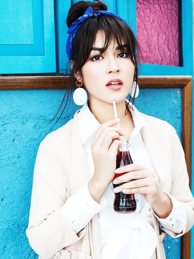7 Gaya Penampilan Raisa dengan Poni Pendeknya, Bak ABG