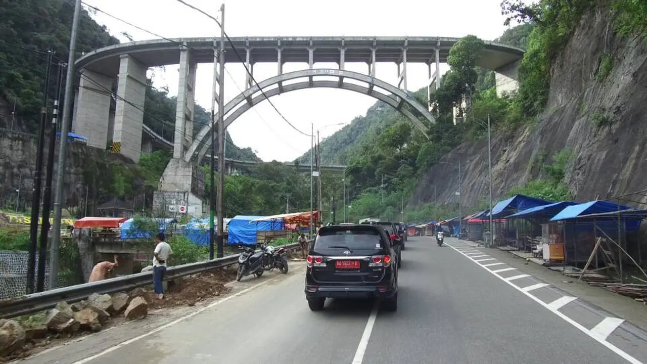 Menikmati Panorama Kelok Sembilan di Jalur Mudik Sumbar - Riau