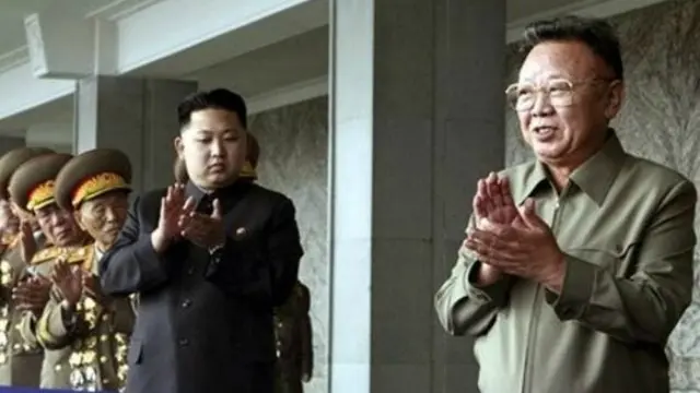 Kim Jong-Un dan Kim Jong-Il
