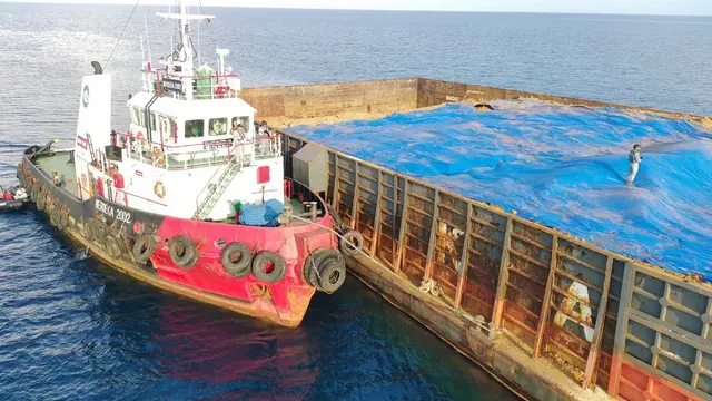 Bakamla melalui Unsur KN Kuda Laut-403 berhasil mengamankan 3 kapal berbendera Indonesia yang bermuatan Nikel Ore Ilegal.