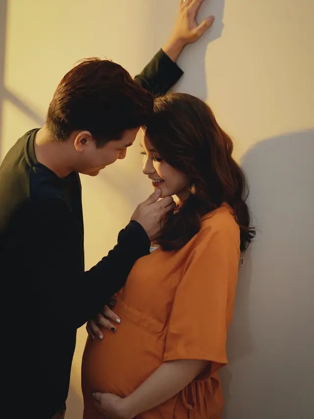 6 Potret Maternity Shoot Chelsea Olivia dan Glenn Alinskie di Rumah, Simpel Penuh Kehangatan