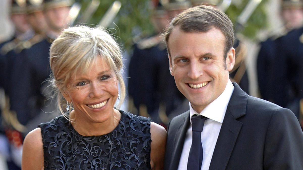 Aksi Istri Presiden Prancis Brigitte Dorong Wajah Suaminya Viral, Macron: Itu Hanya Bercanda