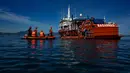 Latihan ini adalah upaya gabungan antar unsur SAR untuk meningkatkan kemampuan dalam penanganan manusia perahu di perairan lepas pantai Banda Aceh. (CHAIDEER MAHYUDDIN/AFP)