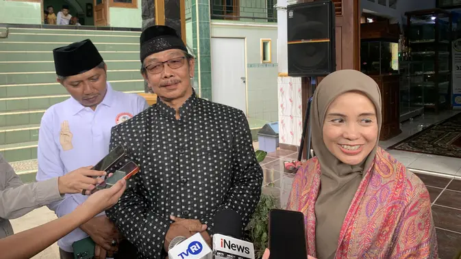 <p>Istri Capres nomor urut 3, Ganjar Pranowo, Siti Atikoh Supriyanti bersilaturahmi dengan keluarga besar Pondok Pesantren (Ponpes) Ma'ahidul Irfan, Magelang, Jawa Tengah. (Liputan6.com/Delvira Hutabarat)</p>