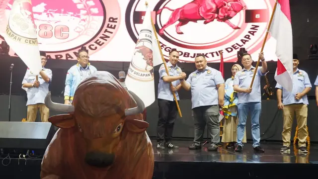 Barisan 8 Center (B8C) melalui sayap organisasinya Barisan Intelektual Strategi Objektif Delapan (Bison), melakukan deklarasi akbar memenangkan pasangan Prabowo-Gibran dalam satu putaran pada Pilpres 2024 mendatang (Istimewa)