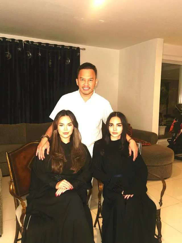 Tampul Kompak, Ini 6 Potret Lebaran Faizal Harris Bareng Anak dan Mantan Istri