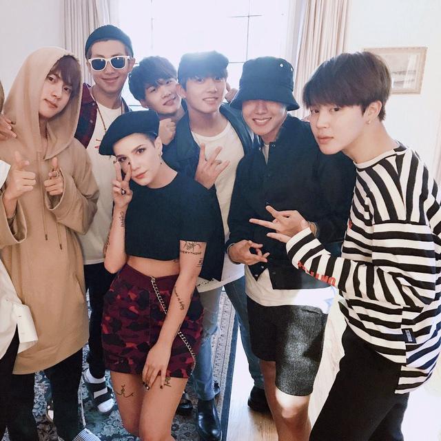 Bts Bertemu Halsey Di Seoul Kode Bakal Kolaborasi News Entertainment Fimela Com