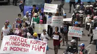 Demo buruh digelar dalam rangka peringatan hari Hak Azasi Manusia (HAM) dan untuk menolak kenaikan harga BBM serta menuntut kenaikan UMP, Jakarta, Rabu (10/12/2014). (Liputan6.com/Faizal Fanani)