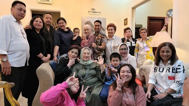 Nathalie Hoslcher dekat dengan mantan pacarnya 10 tahun lalu (Foto: Instagram nathalieholscher)