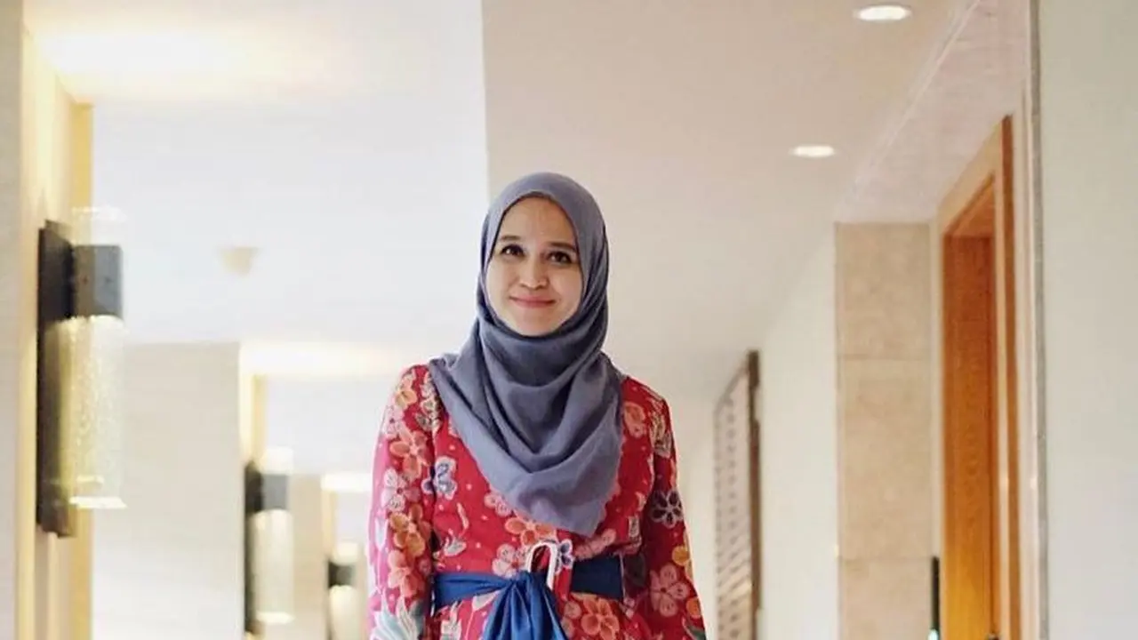 8 Inspirasi Model Batik Hijab untuk Kerja, Formal nan Berkelas