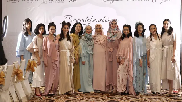 Deretan Artis Cantik Peragakan Busana Ramadan Rancangan Luna Maya