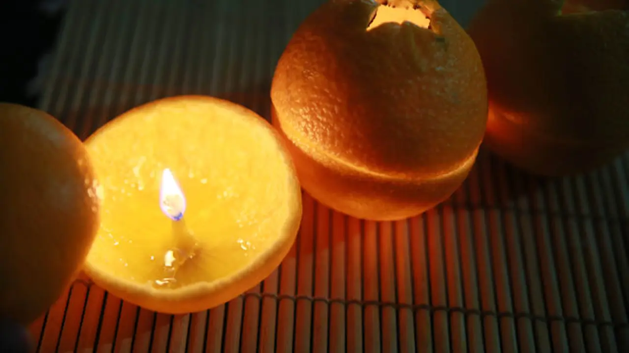 2 Langkah Mudah Bikin Lilin dari Kulit Jeruk dan Minyak Zaitun