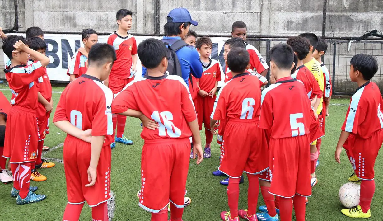 Kebersamaan dalam sebuah tim sangat penting dalam Liga Bola Indonesia, Minggu (23/10/2016), di Sabnani Park, Tangerang. (Liga Bola Indonesia)