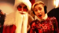 Miley Cyrus Ajak Sinterklas Goyang Twerking