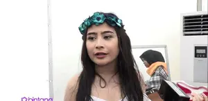 Menjadi korban foto rekayasa dari orang tak bertanggung jawab, Prilly Latuconsina melaporkan kasus ini kekepolisian. Tetapi, sulitnya mencari orang di sosial media membuat kasus ini agak lama, sehingga membuat Prilly sedikit kecewa.