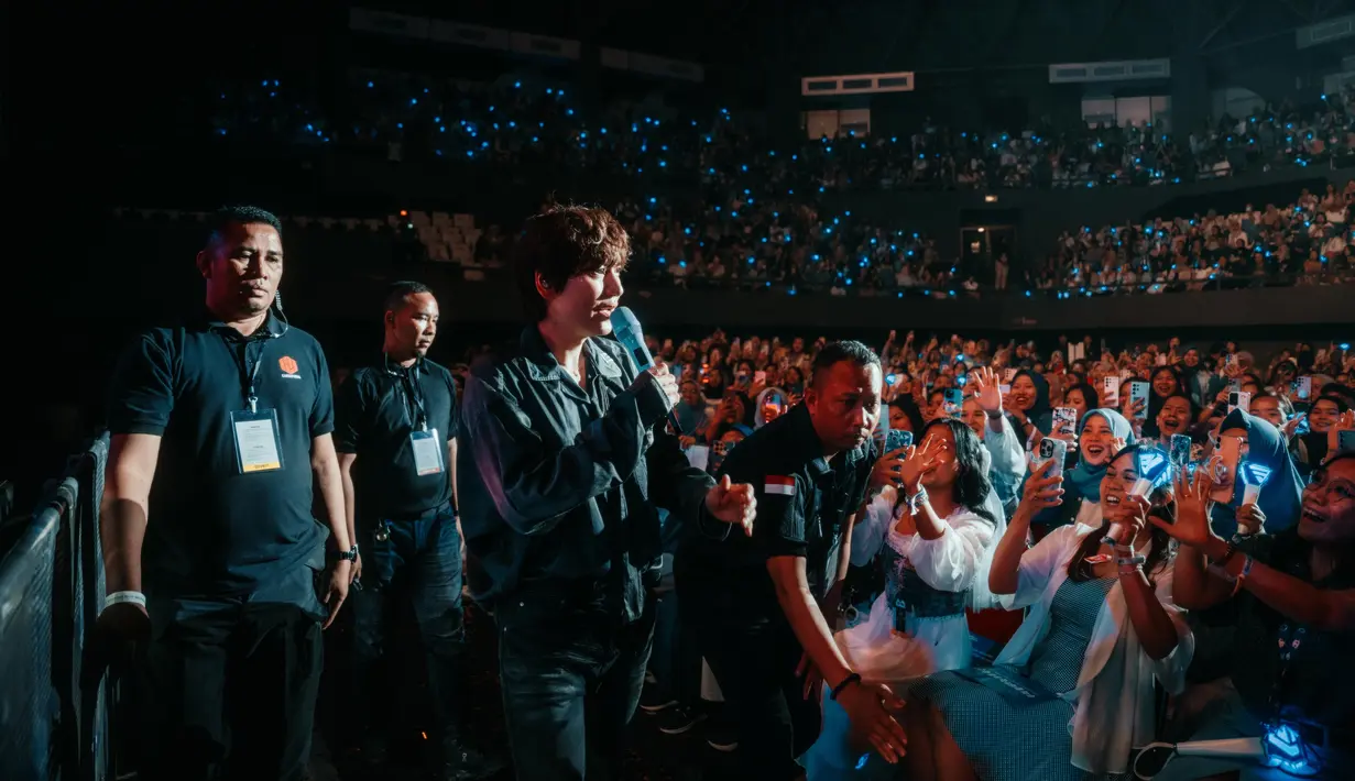 Kyuhyun di konser "Restart" di Tennis Indoor, Jakarta, Sabtu (18/5/2024). [Foto: Istimewa]