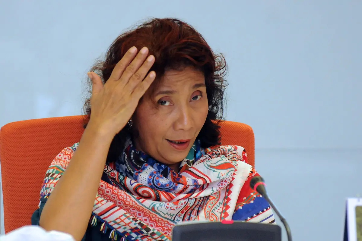 20150527-Menteri-Susi-Beberkan-Upaya-Penyelamatan-Hiu-Paus-HEL