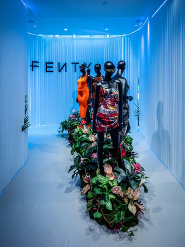 Rihanna Pilih Manekin Bertubuh Sintal di Debut Koleksi Mewah Fenty