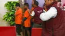 Ada 4 orang tersangka yang diamankan dengan inisial AR, TS, AS, dan SR. (merdeka.com/Arie Basuki)