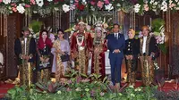 Jokowi dan Iriana saat hadir di pernikahan putri Sudjiwo Tejo. (dok. Instagram @jokowi/https://www.instagram.com/p/B0Kin4eBxMz/Putu Elmira)
