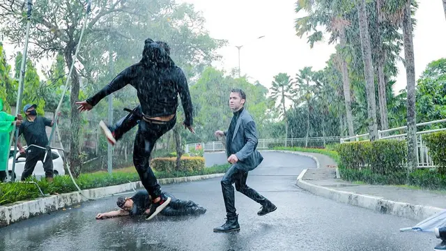 Hujan-hujanan, Ini 7 Momen Stefan William Akting Laga Dalam Sinetron Anak Band