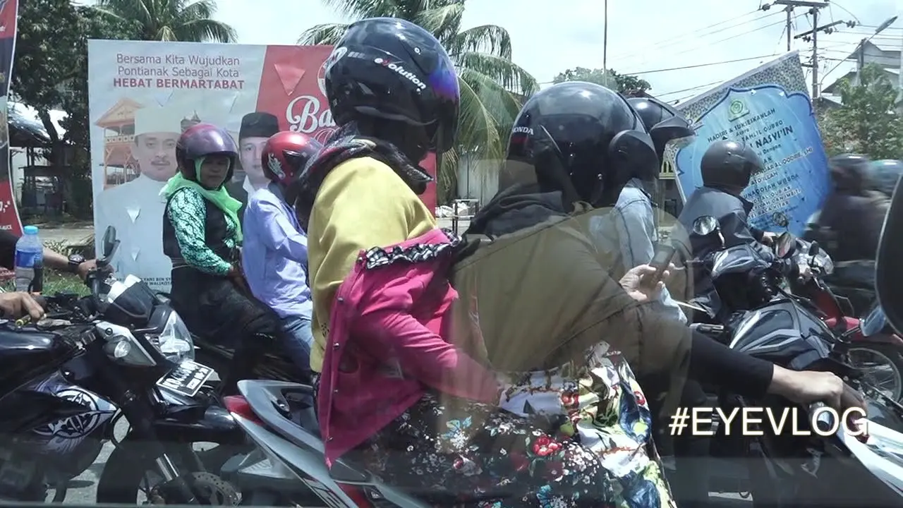 [Bintang] Suka Pakai Jaket Terbalik Saat Mengendarai Motor? Hati-hati Hal Mengerikan Ini Bisa Terjadi Sama Kamu
