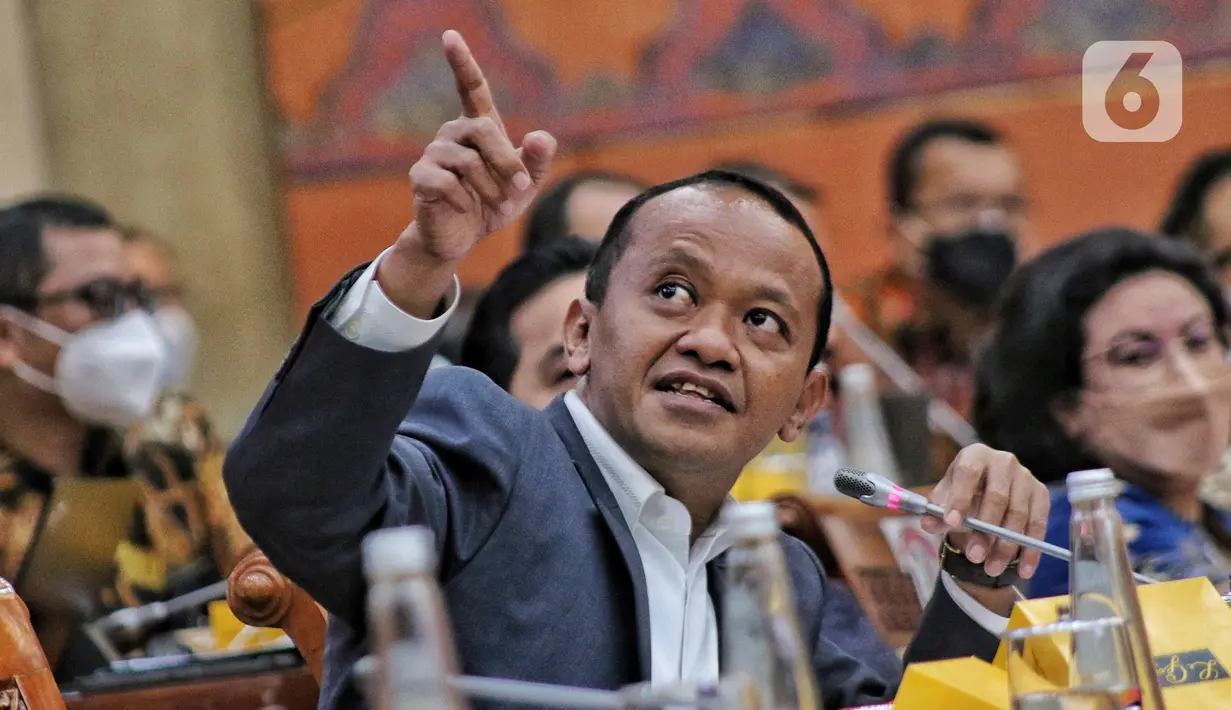 Menteri Investasi atau Kepala Badan Koordinasi Penanaman Modal (BKPM) Bahlil Lahadalia mengikuti rapat kerja bersama di kompleks Parlemen, Senayan, Jakarta, Kamis (8/9/2022). Rapat kerja antara Komisi VI DPR, Kementerian BUMN, dan Kementerian Investasi tersebut membahas kinerja keuangan BUMN yang terdampak utang luar negeri serta perkembangan investasi di Indonesia pada 2021 dan 2022. (Liputan6.com/Angga Yuniar)
