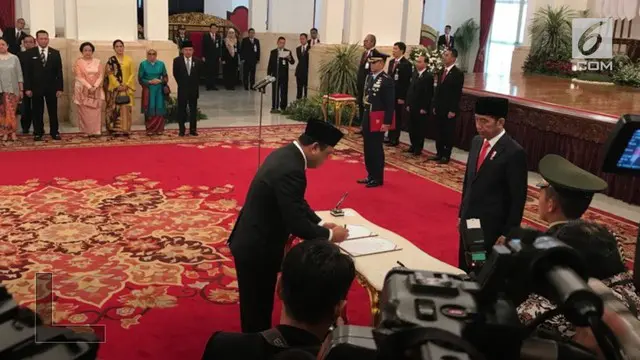 VIDEO: Wakapolri Dilantik Presiden jadi Menteri PAN-RB