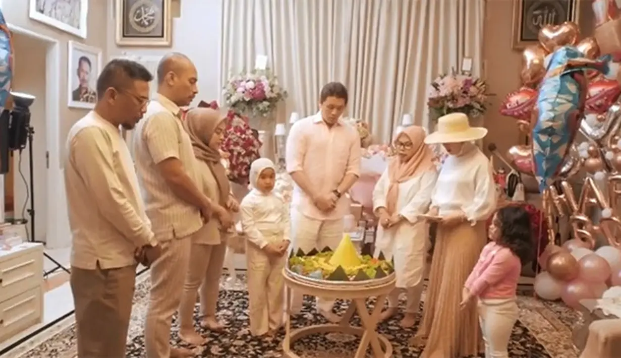 Syahrini Ultah ke-39 (Instagram/princessyahrini)