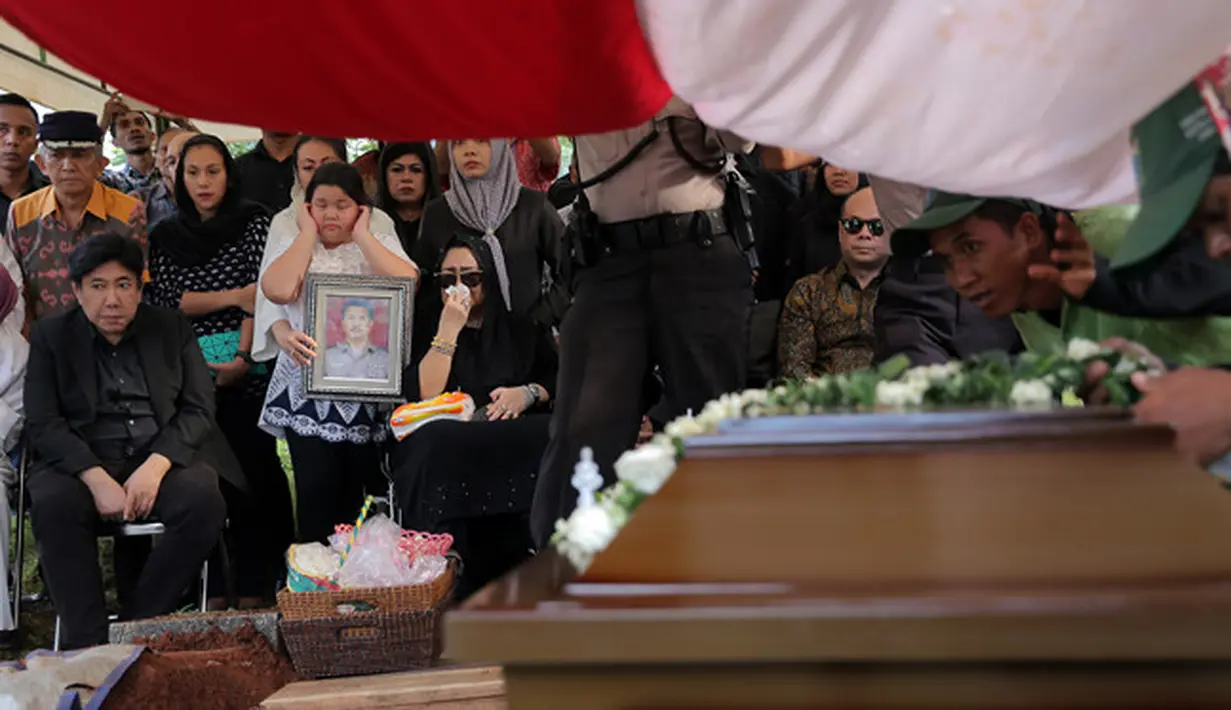 Pemakaman Ayah Anjasmara