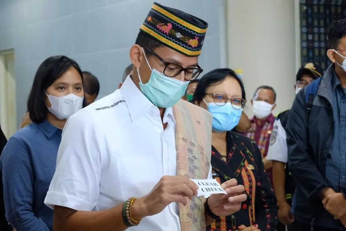 Menteri Pariwisata dan Ekonomi Kreatif (Menparekraf) Sandiaga Uno melakukan kunjungan kerja ke Labuan Bajo, NTT, 7 Januari 2021