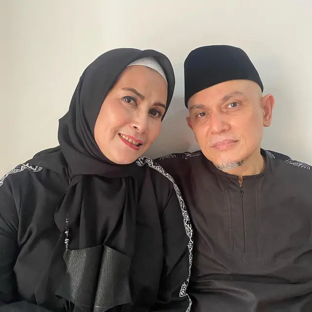 30 Tahun Menikah, Ini 6 Potret Artis Senior Hengky Tornando dan Baby Zelvia