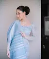 Pada ritual adat wajib dalam prosesi adat Batak Toba itu, desainer fashion Merdi Sihombing menciptakan kain tenun songket yang sangat halus dan indah. [Foto: Instagram @hairbysinta]