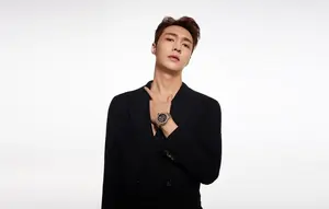 Lay Zhang Umumkan Jadi Mahasiswa di Usia 35 Tahun